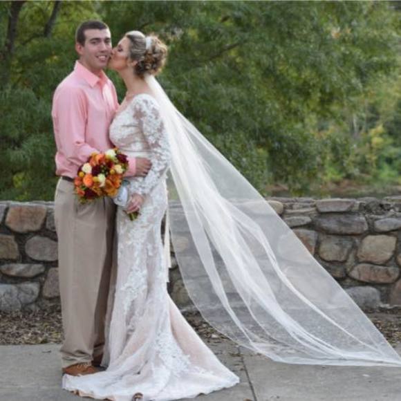 Meet your Posher, Hollie - Picture 1 of 1